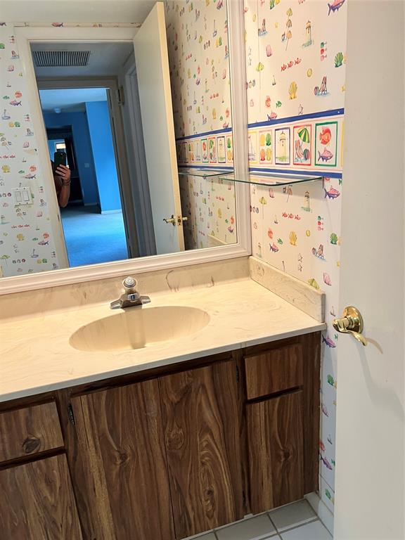 9101 Southwest 19th Place, Unit B Davie, FL 33324 - Photo 23 of 29 2nd bathroom upstairs