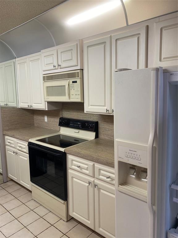 9101 Southwest 19th Place, Unit B Davie, FL 33324 - Photo 6 of 29