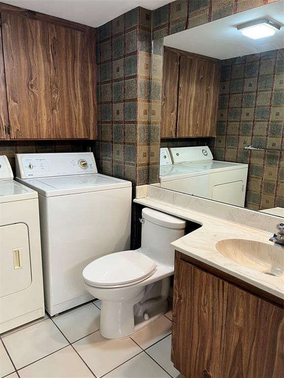 9101 Southwest 19th Place, Unit B Davie, FL 33324 - Photo 10 of 29 Half Bath and Laundry