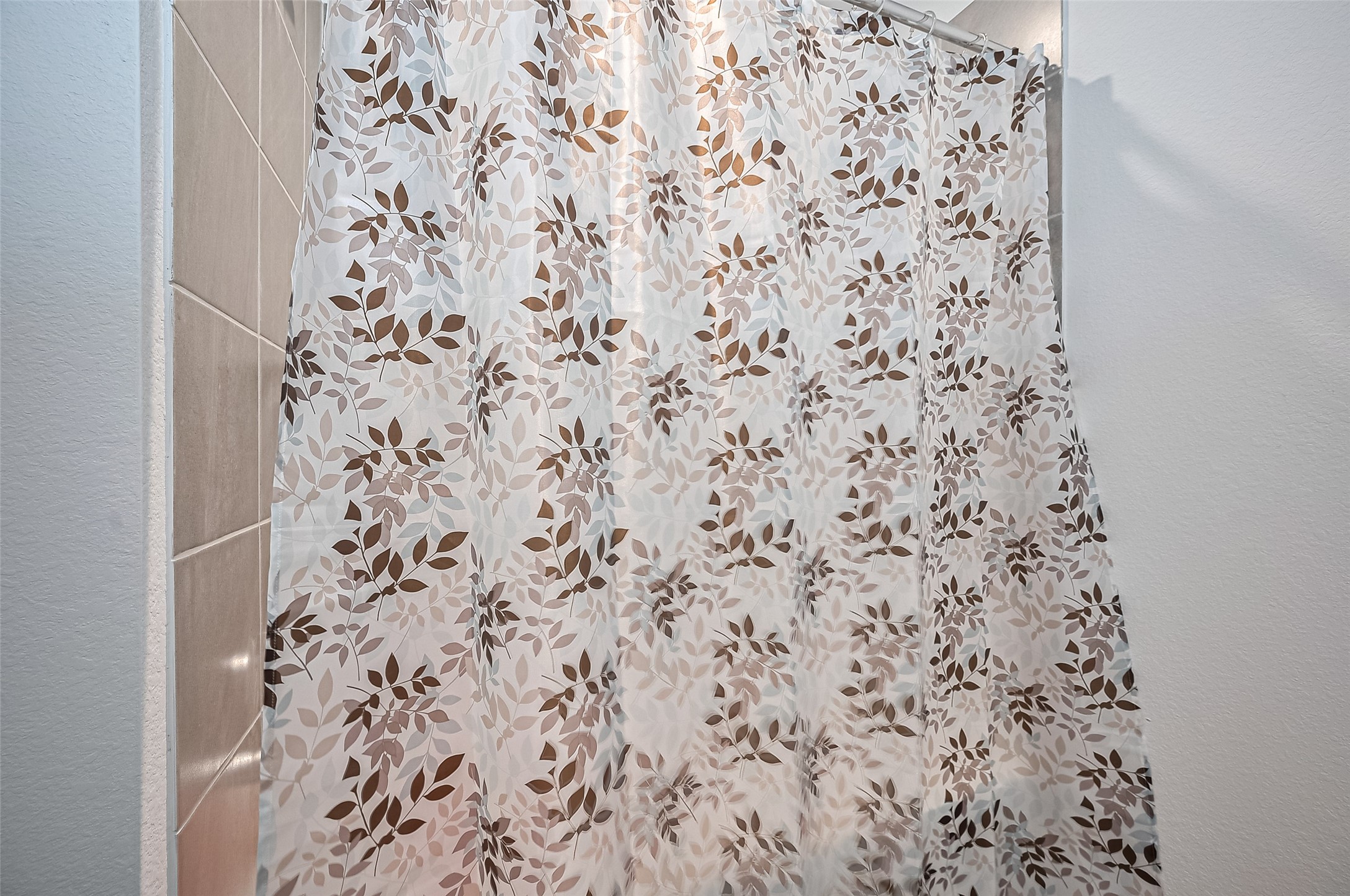 40434 Basalt Elm Road Magnolia, TX 77354 - Photo 31 of 41 a bathroom with a shower curtain