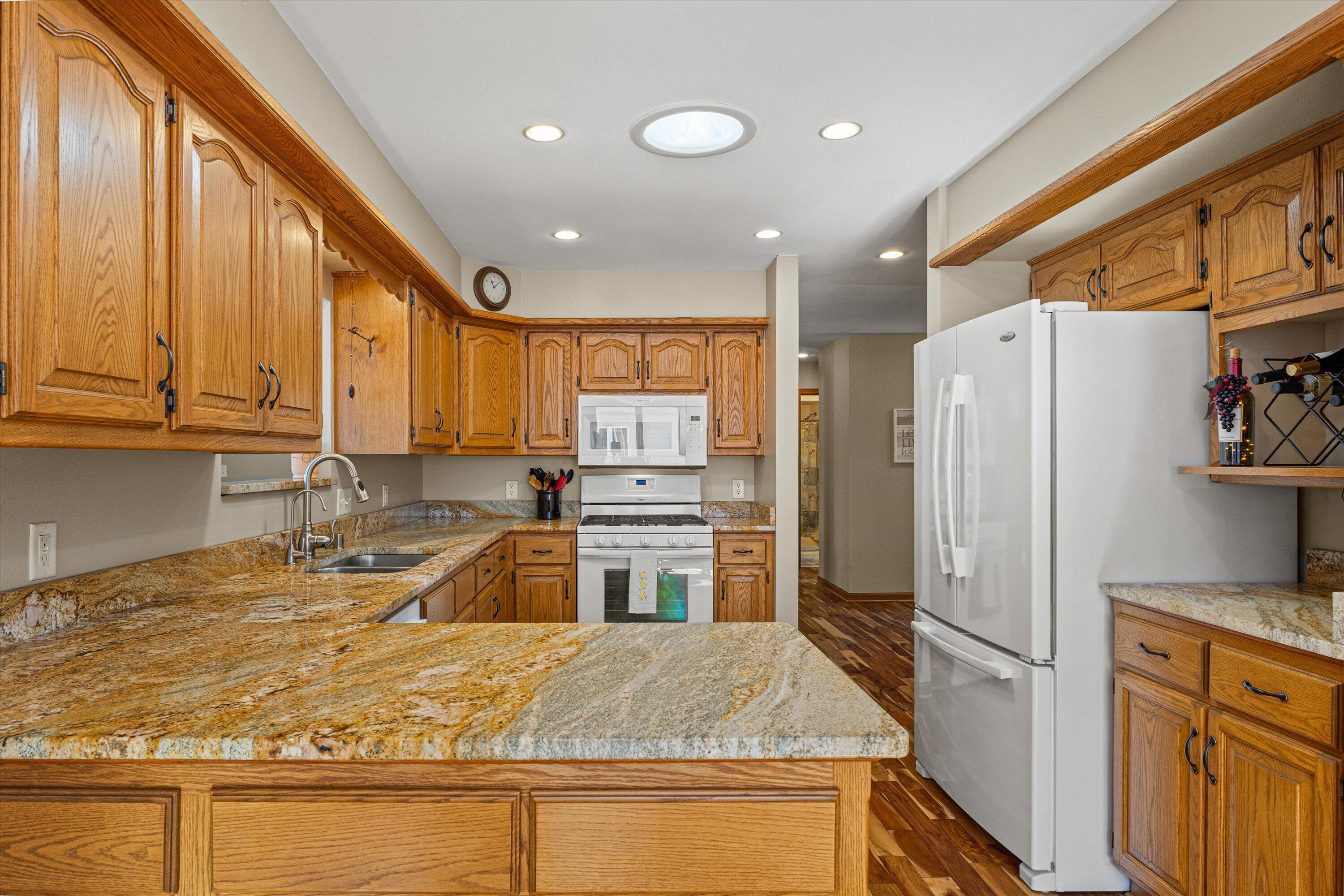 W179N9773 Riversbend Circle West Germantown, WI 53022 - Photo 16 of 38 Kitchen