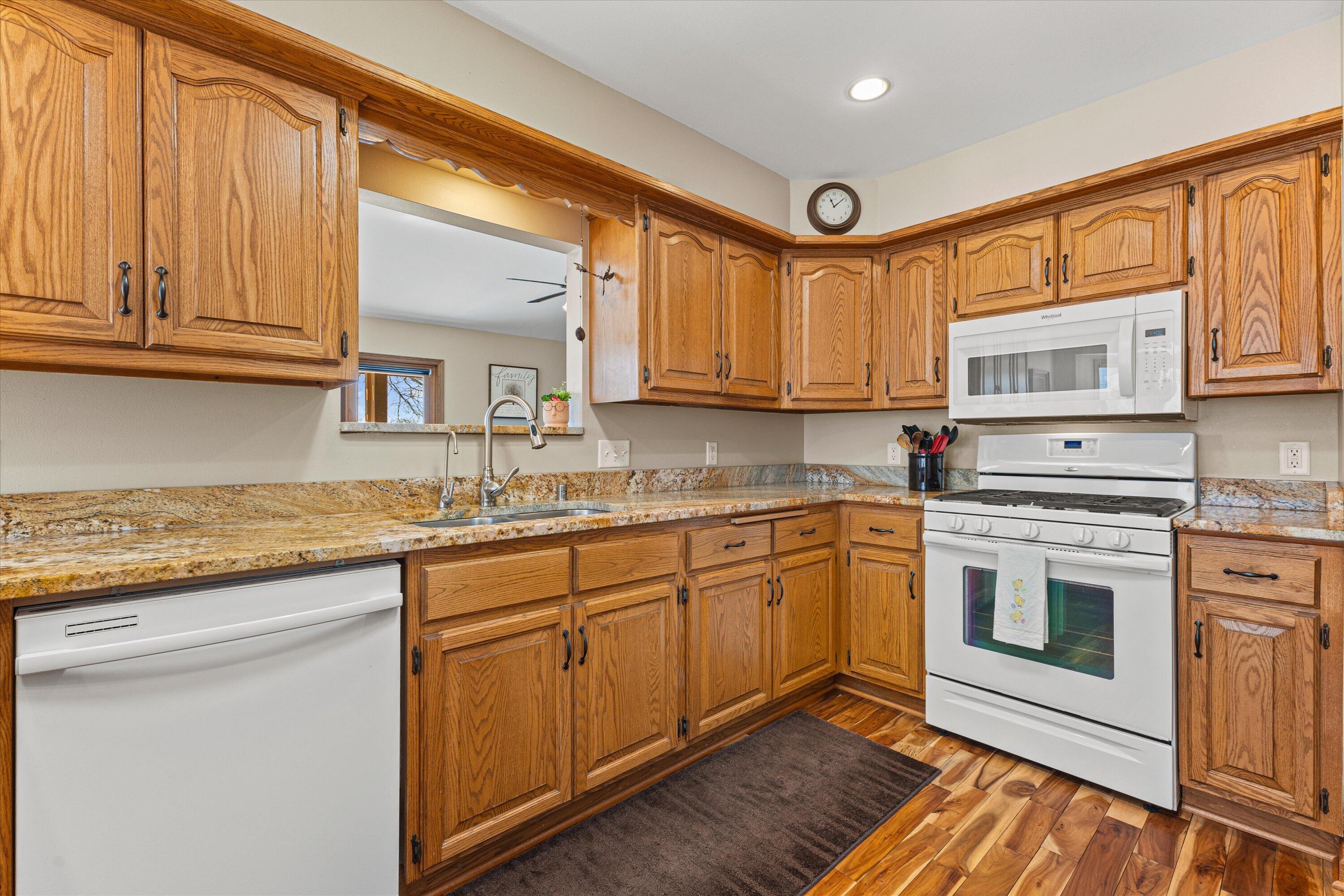 W179N9773 Riversbend Circle West Germantown, WI 53022 - Photo 17 of 38 Kitchen