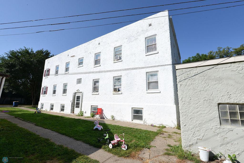 442 2nd Street Southwest Jamestown, ND 58401 - Photo 2 of 18