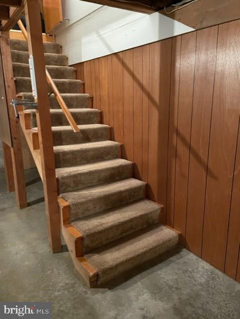 6609 Fish Hatchery Road Thurmont, MD 21788 - Photo 13 of 20 Stair Case