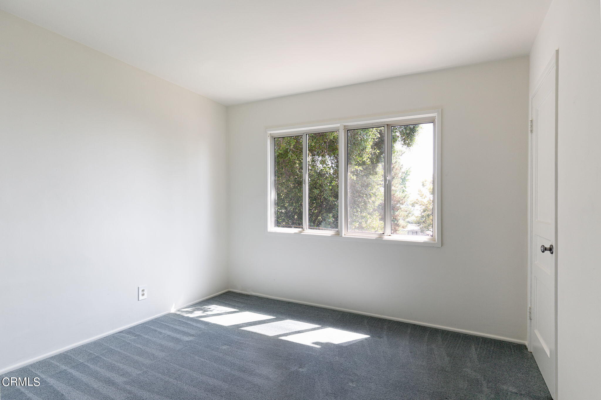 3565 McNally Avenue Altadena, CA 91001 - Photo 12 of 33 an empty room with a window