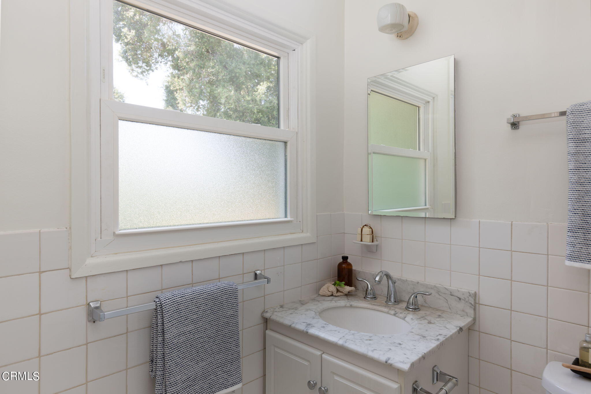 3565 McNally Avenue Altadena, CA 91001 - Photo 14 of 33 a bathroom with a sink vanity and a mirror