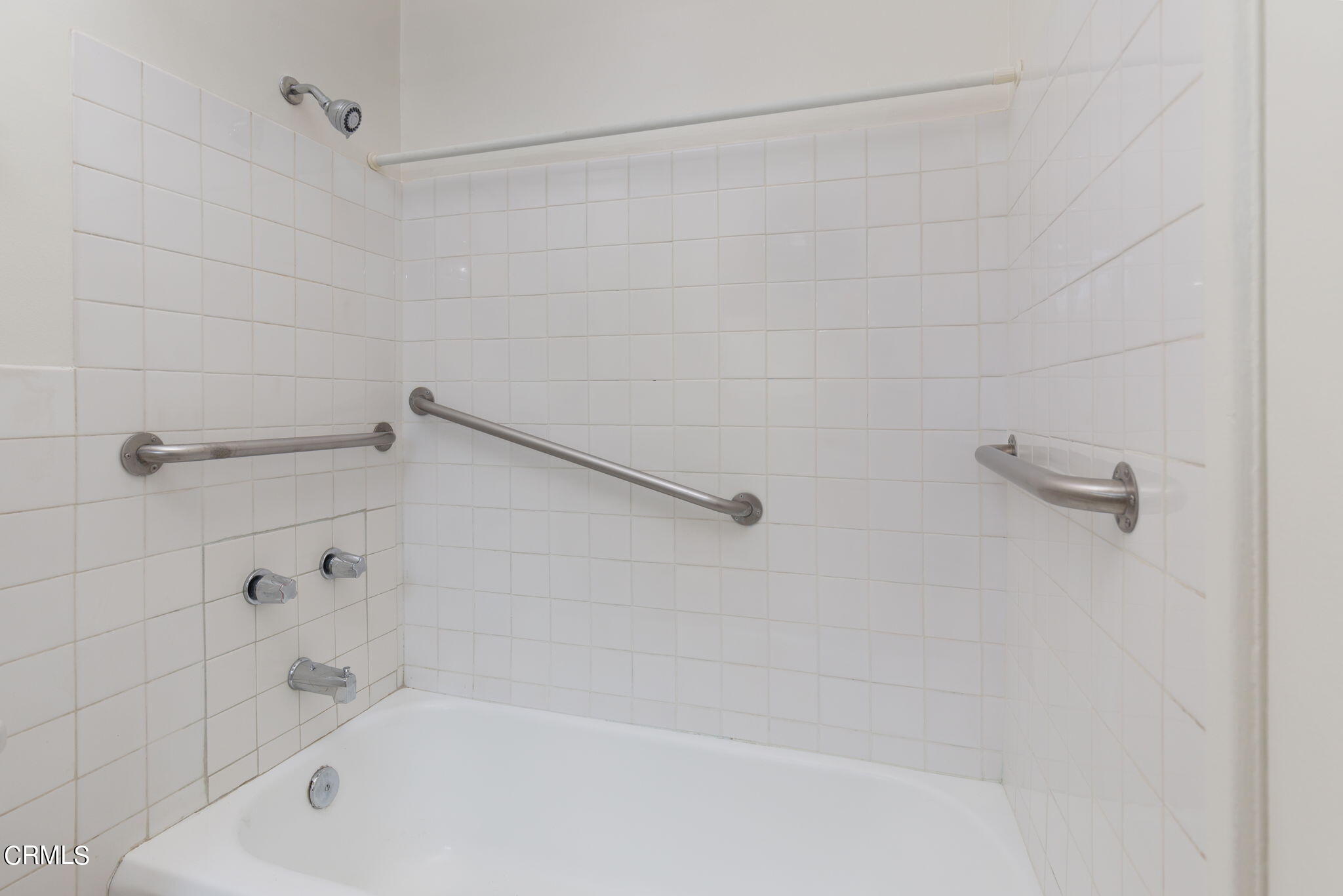 3565 McNally Avenue Altadena, CA 91001 - Photo 15 of 33 a bathroom with a shower and a bathtub