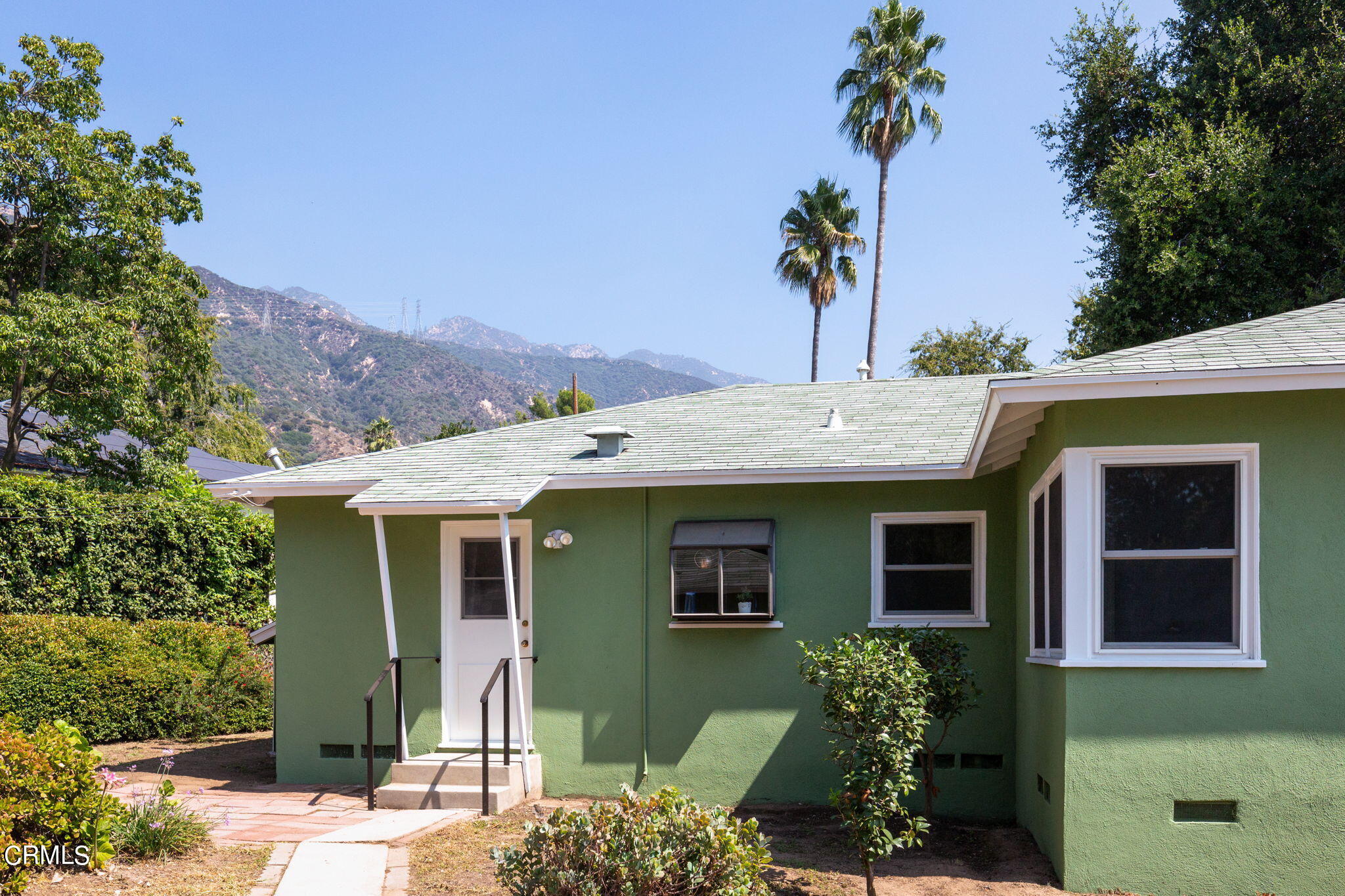 3565 McNally Avenue Altadena, CA 91001 - Photo 17 of 33 a view of a house with a garden