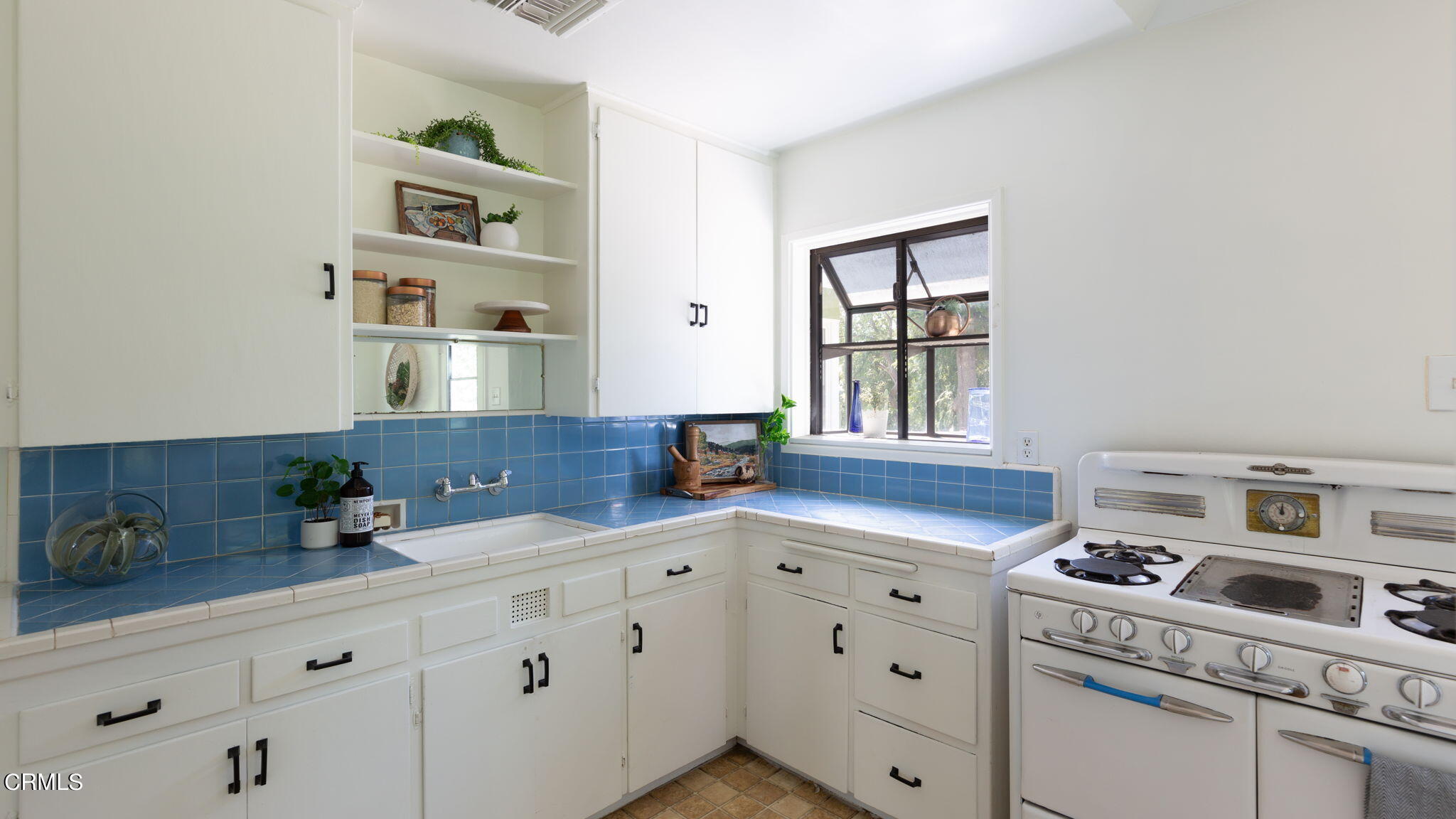 3565 McNally Avenue Altadena, CA 91001 - Photo 9 of 33 a kitchen with cabinets and window