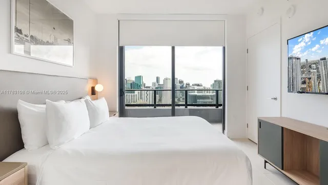 $5,950 | 601 Northeast 1st Avenue, Unit 4005, Miami, FL 33132