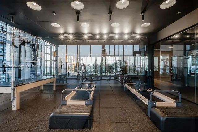 $5,950 | 601 Northeast 1st Avenue, Unit 4005, Miami, FL 33132