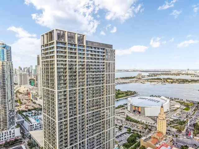 $5,950 | 601 Northeast 1st Avenue, Unit 4005, Miami, FL 33132