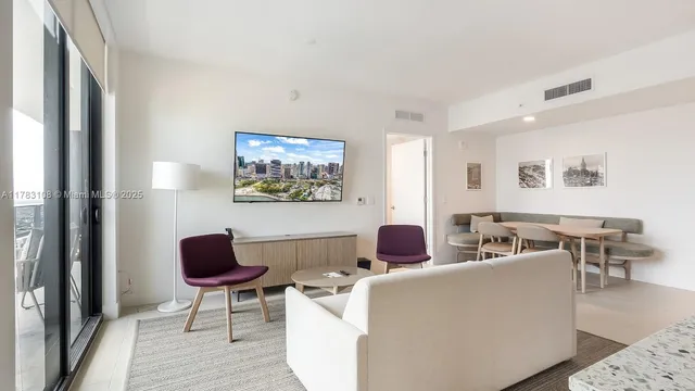 $5,950 | 601 Northeast 1st Avenue, Unit 4005, Miami, FL 33132