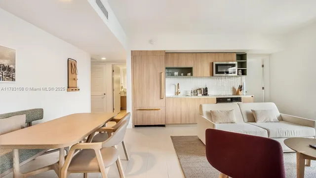 $5,950 | 601 Northeast 1st Avenue, Unit 4005, Miami, FL 33132