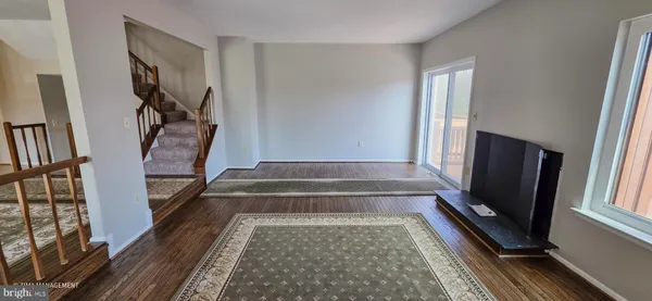 a view of entryway with a rug