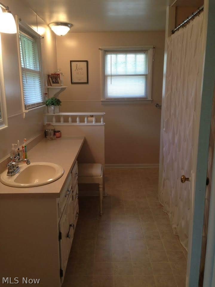 1903 Creston Road Cambridge, OH 43725 - Photo 8 of 9 Gallery Image 8