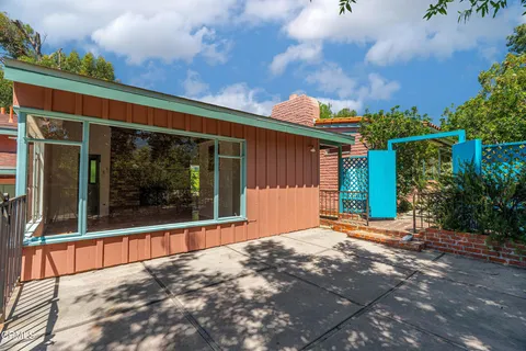 $1,589,000 | 2300 El Moreno Street, La Crescenta, CA 91214