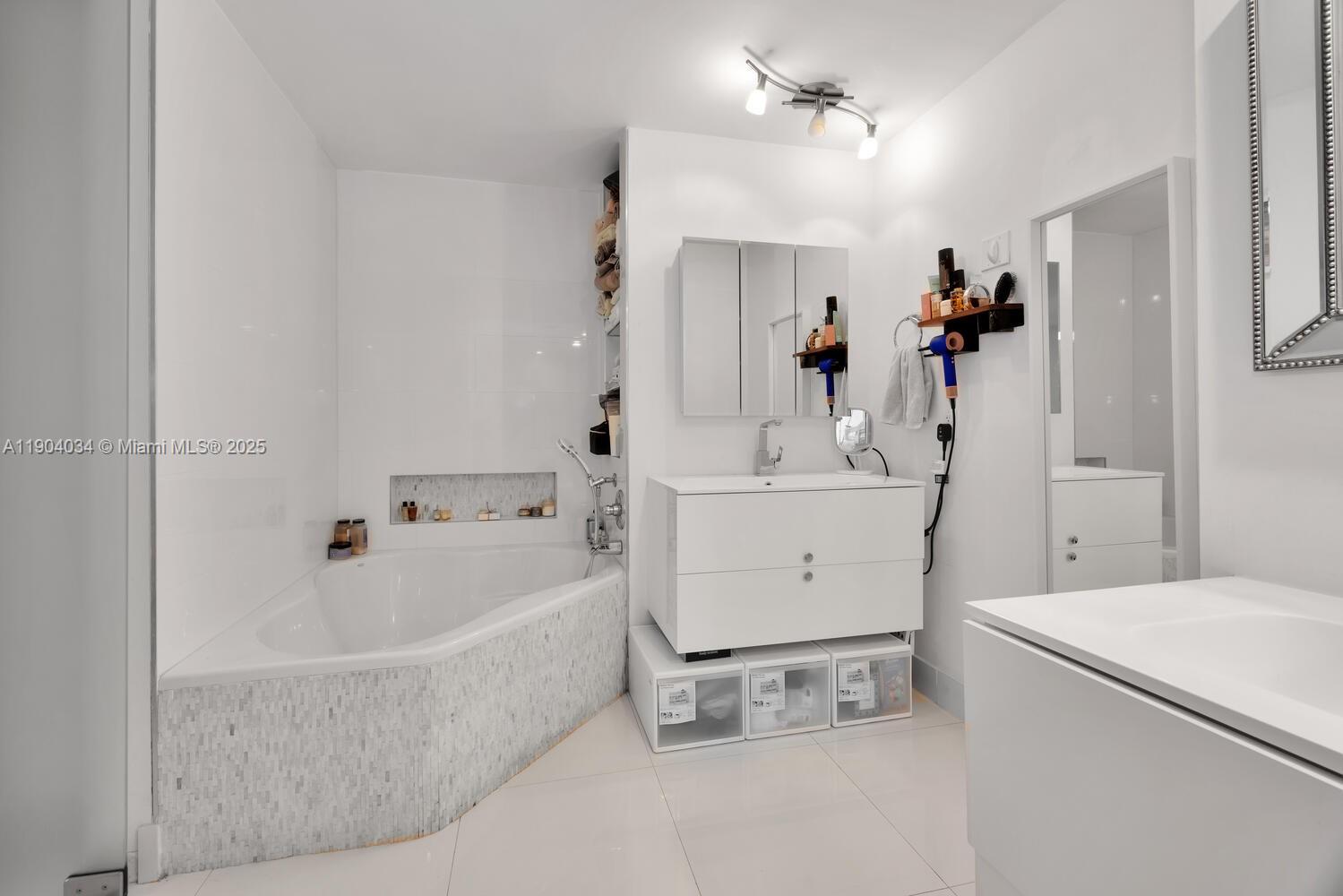 8596 Southwest 115th Place Miami, FL 33173 - Photo 25 of 39 a view of a bathroom