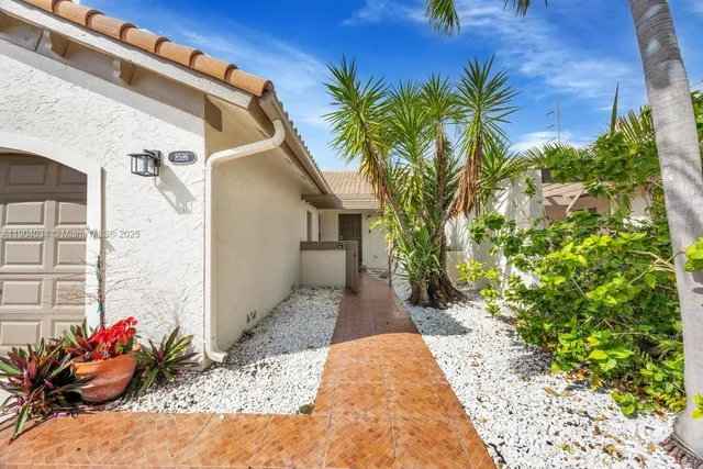 a view of a entryway front of house