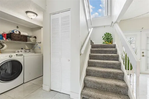 a view of entryway with washer and dryer