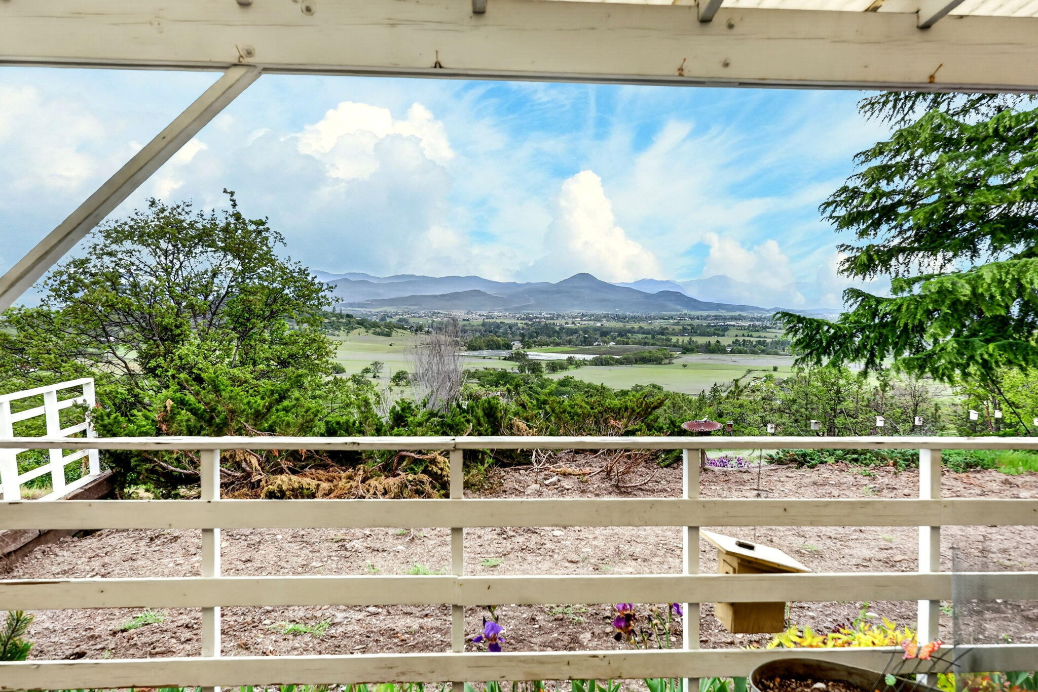 1374 West Linn Road Eagle Point, OR 97524 - Photo 16 of 45 Porch View