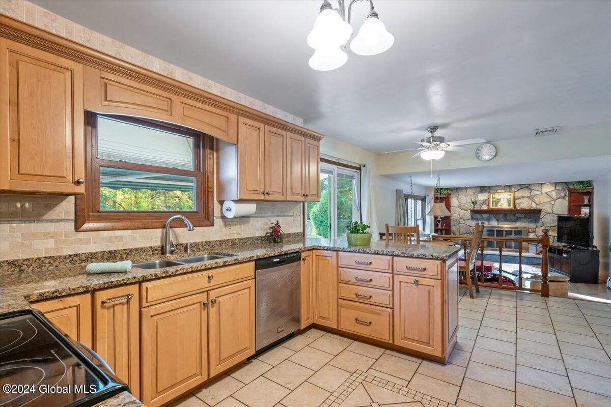 338 Dolan Drive Schenectady, NY 12306 - Photo 6 of 38 21-338DolanDrive-21