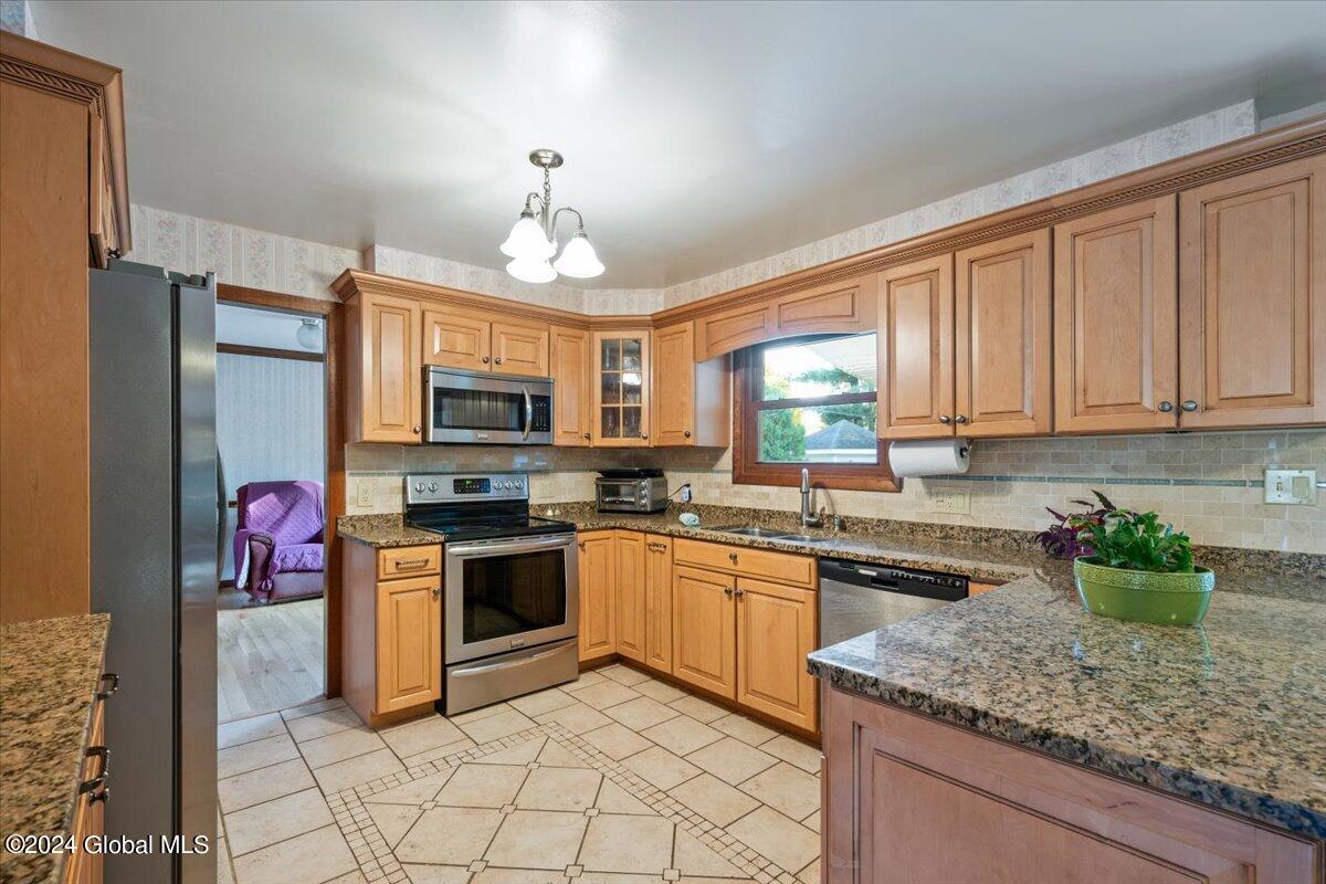 338 Dolan Drive Schenectady, NY 12306 - Photo 7 of 38 22-338DolanDrive-22