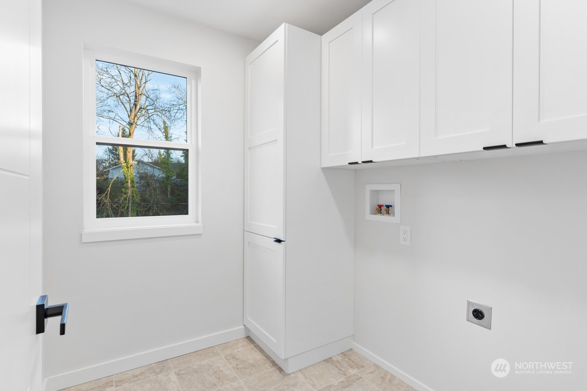 7511 Dumar Way Southwest Seattle, WA 98106 - Photo 23 of 35 a view of an empty room