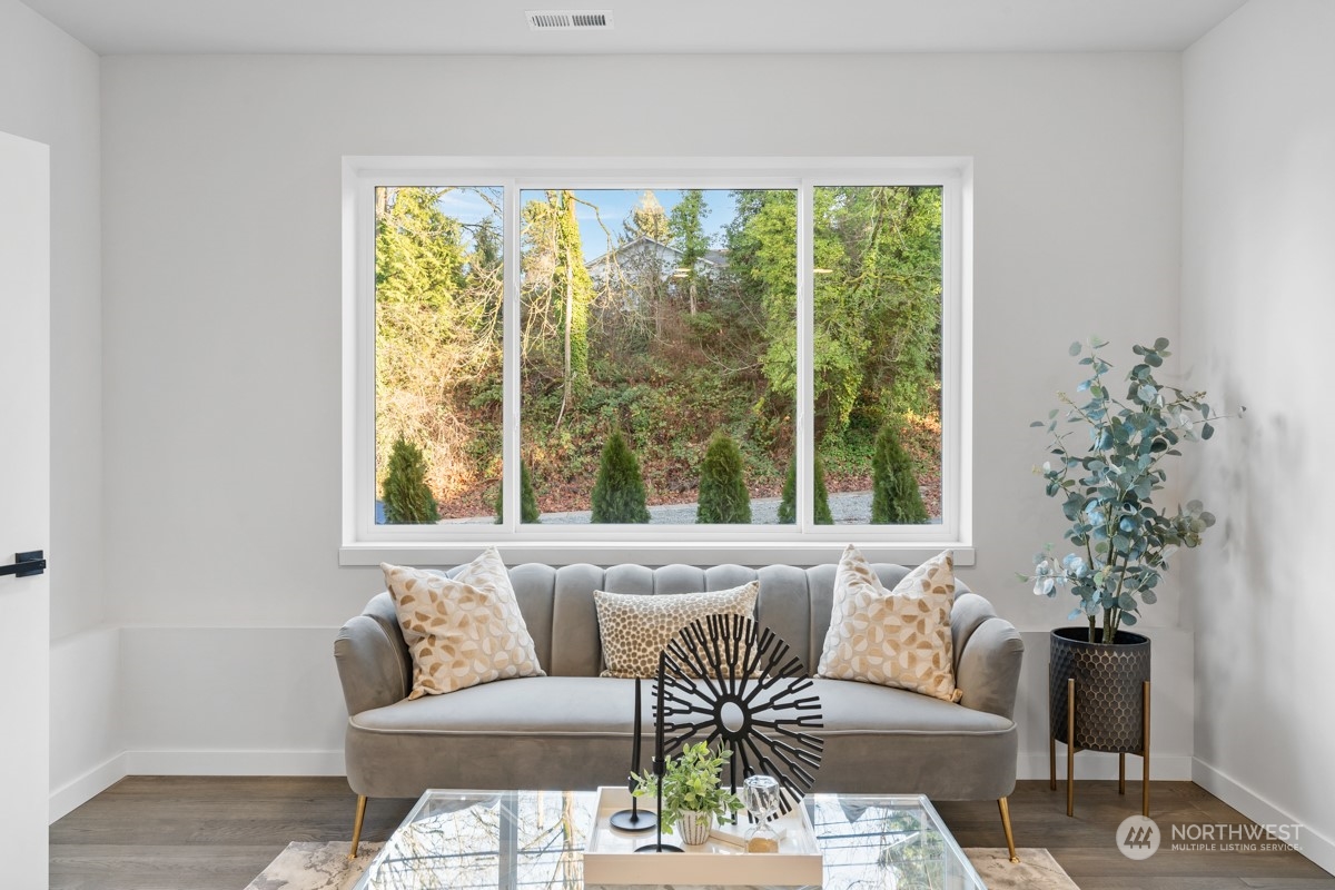 7511 Dumar Way Southwest Seattle, WA 98106 - Photo 27 of 35 a living room with furniture and a potted plant