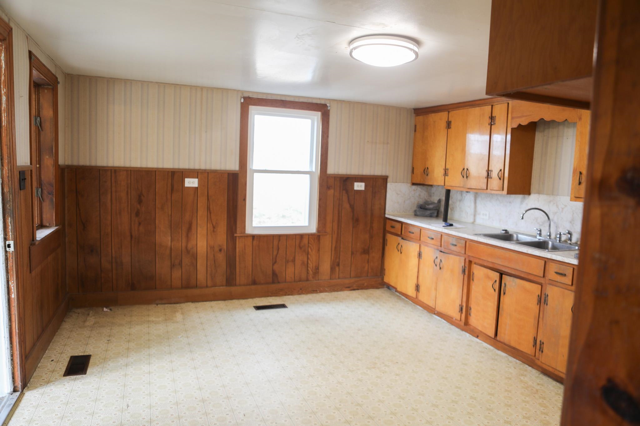 570 Mt Solon Road Mount Solon, VA 22843 - Photo 19 of 36 a view of a bathroom with tub and windows