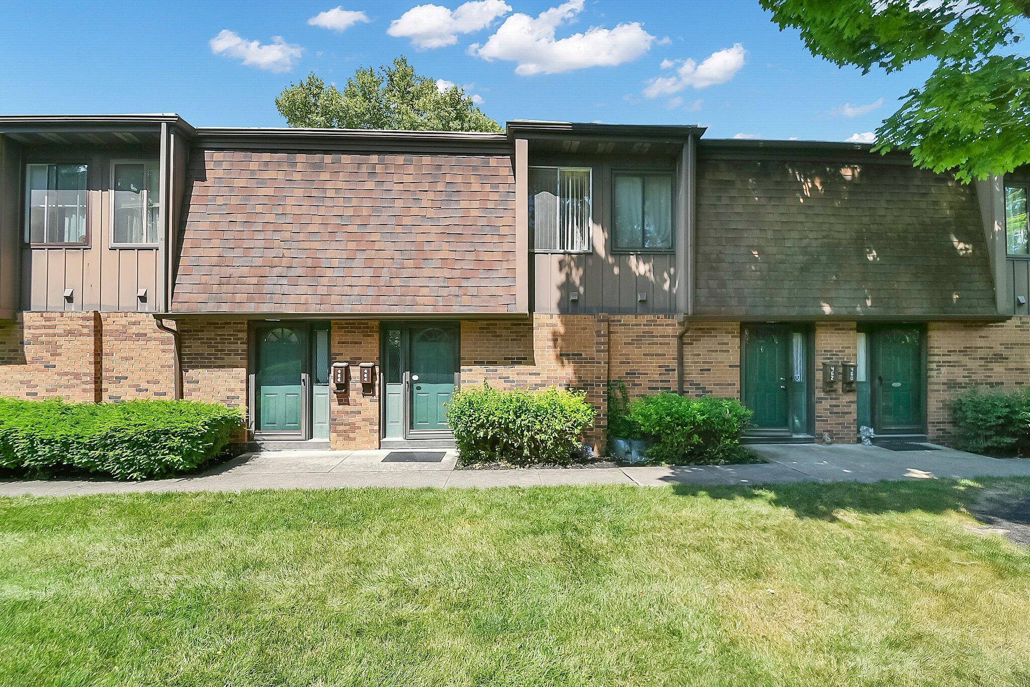 464 Shell Court West Columbus, OH 43213 - Photo 2 of 33 2-web-or-mls-464-shell-ct-w