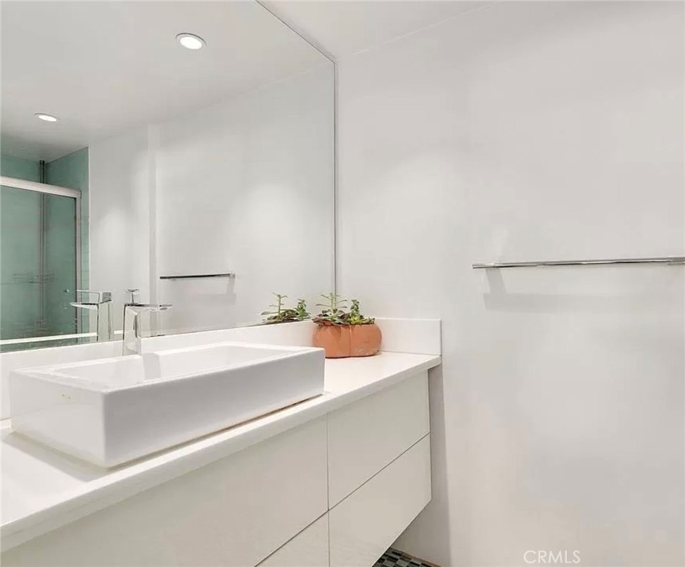 750 North Kings Road, Unit 325 West Hollywood, CA 90069 - Photo 6 of 16