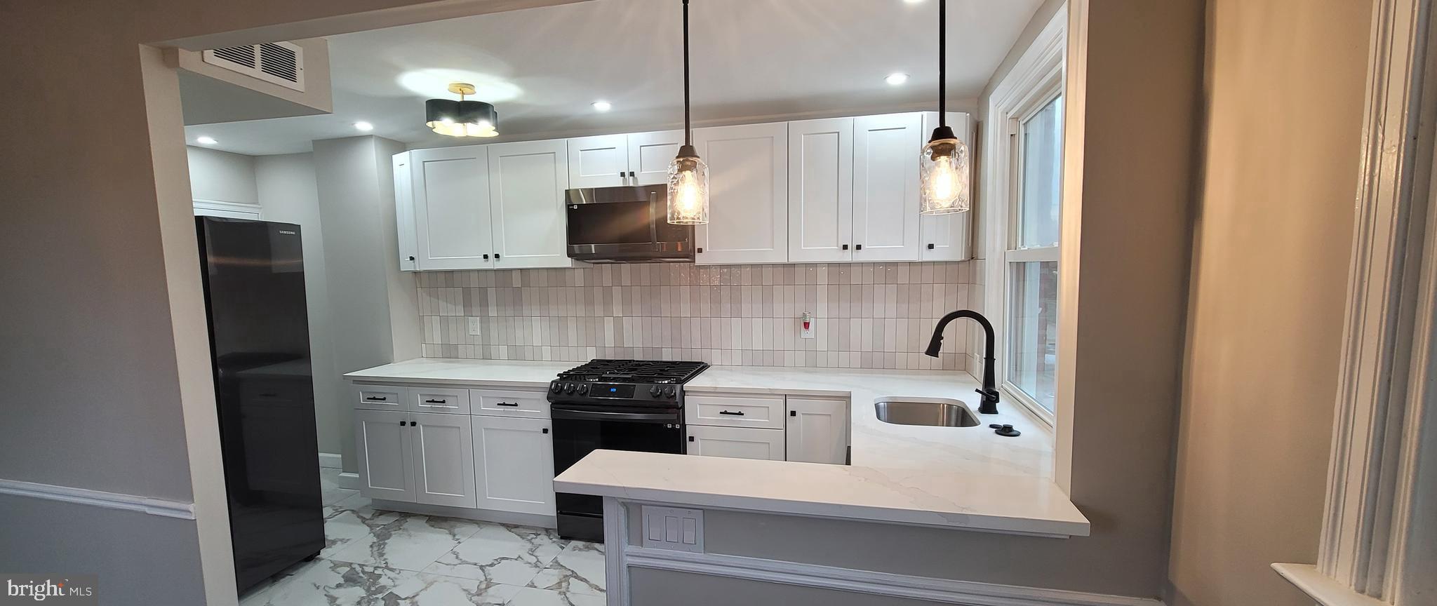 8036 Forrest Avenue Philadelphia, PA 19150 - Photo 3 of 23
