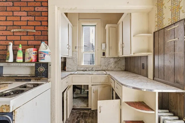 $569,900 | 15 Hamilton Avenue, Lynn, MA 01902
