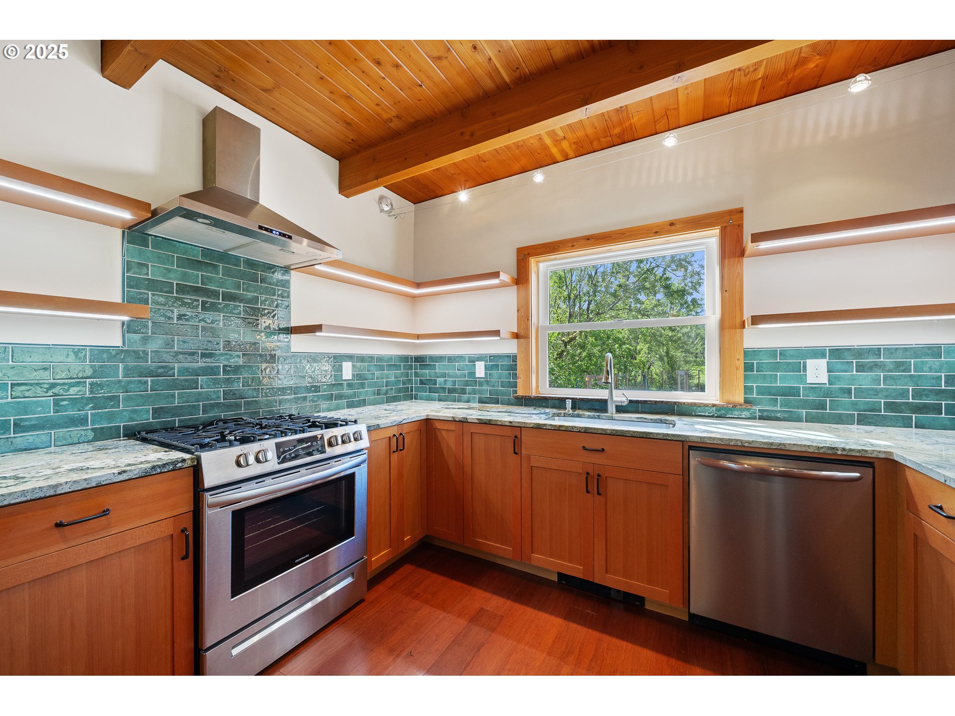 711 Northwest 6th Avenue Rockaway Beach, OR 97136 - Photo 19 of 47