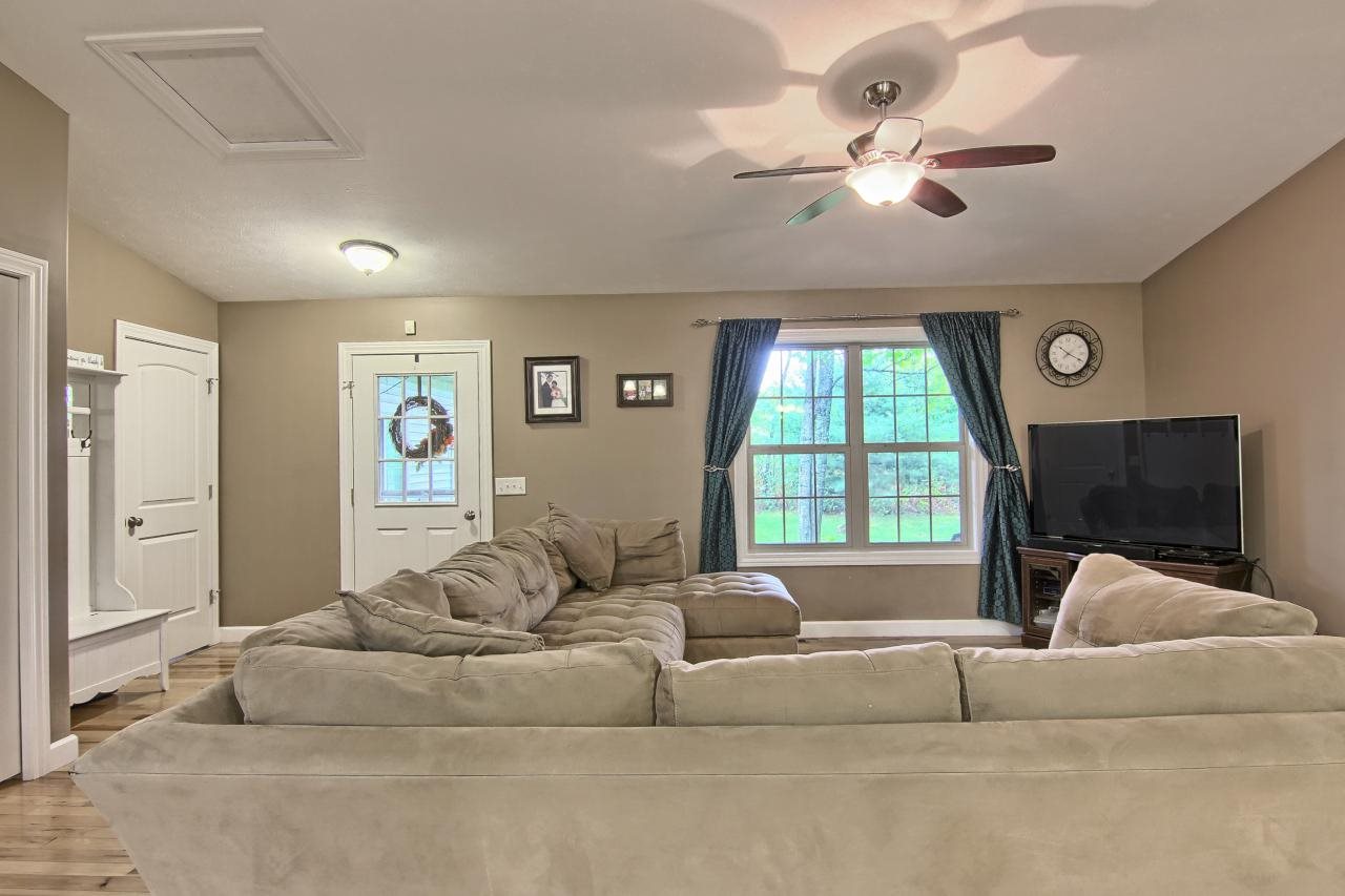 1914 Round Lake Road Interlochen, MI 49643 - Photo 11 of 28 1853638-10.JPG