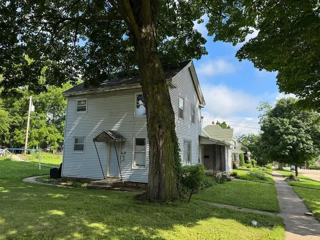 $59,900 | 607 South Jackson Street, Mount Carroll, IL 61053