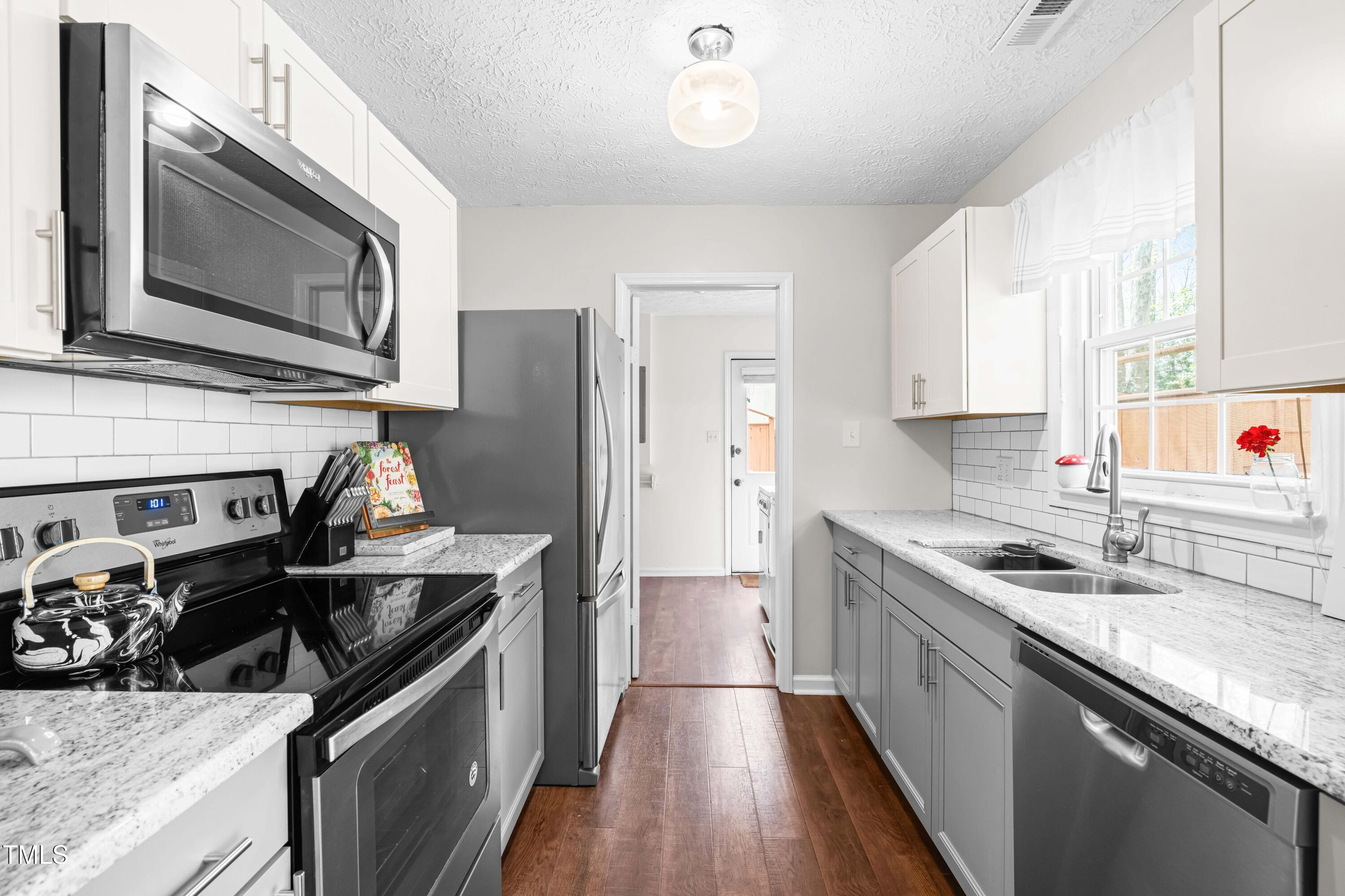 2400 Perennial Street Raleigh, NC 27603 - Photo 10 of 33 DSC07851