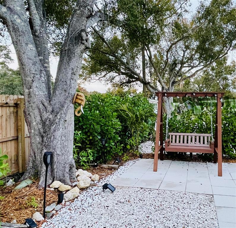 828 South Tuttle Avenue, Unit B Sarasota, FL 34237 - Photo 17 of 63