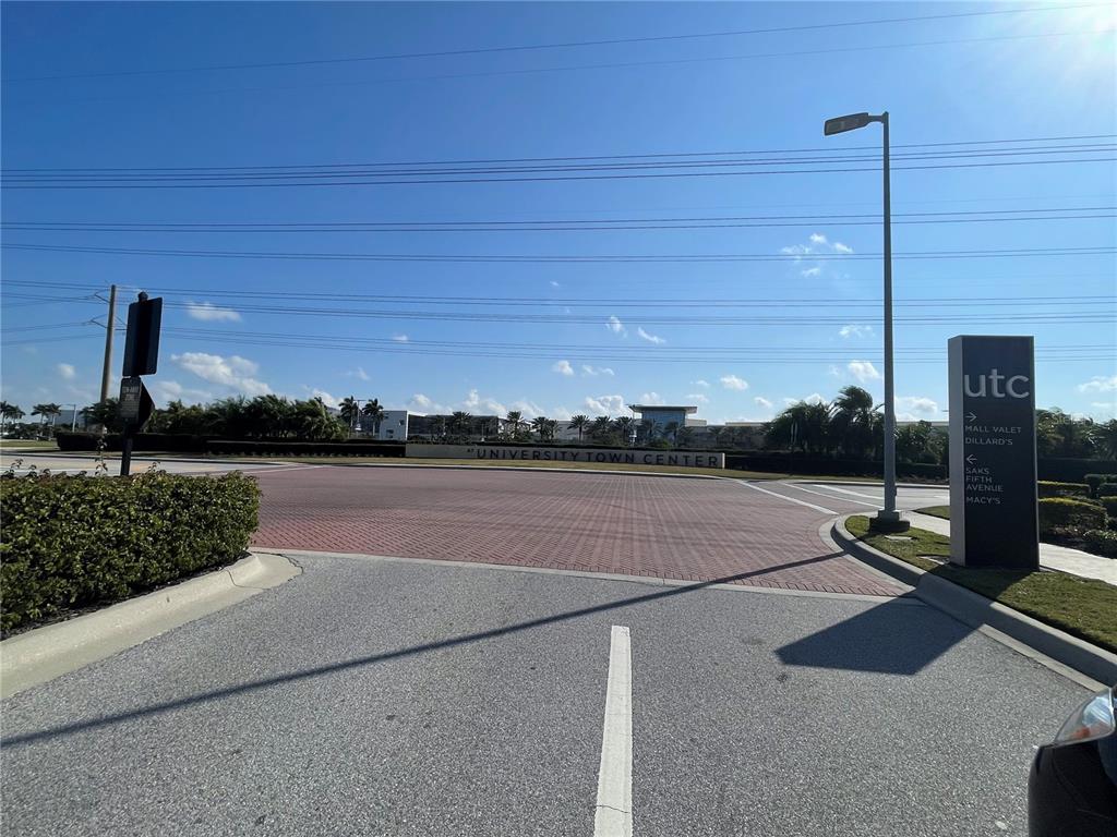 828 South Tuttle Avenue, Unit B Sarasota, FL 34237 - Photo 48 of 63 a view of a tennis court