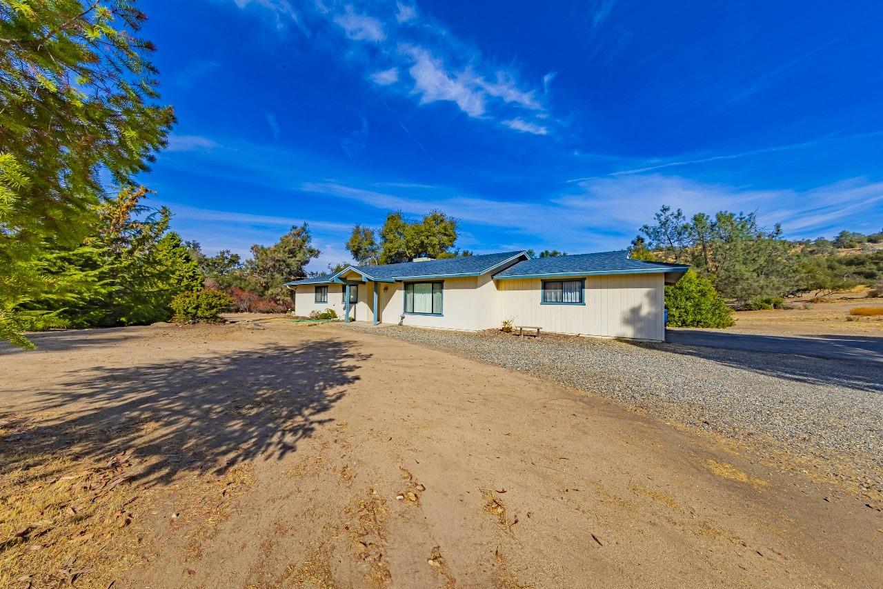31045 Revis Road Coarsegold, CA 93614 - Photo 3 of 35 Gallery Image 3
