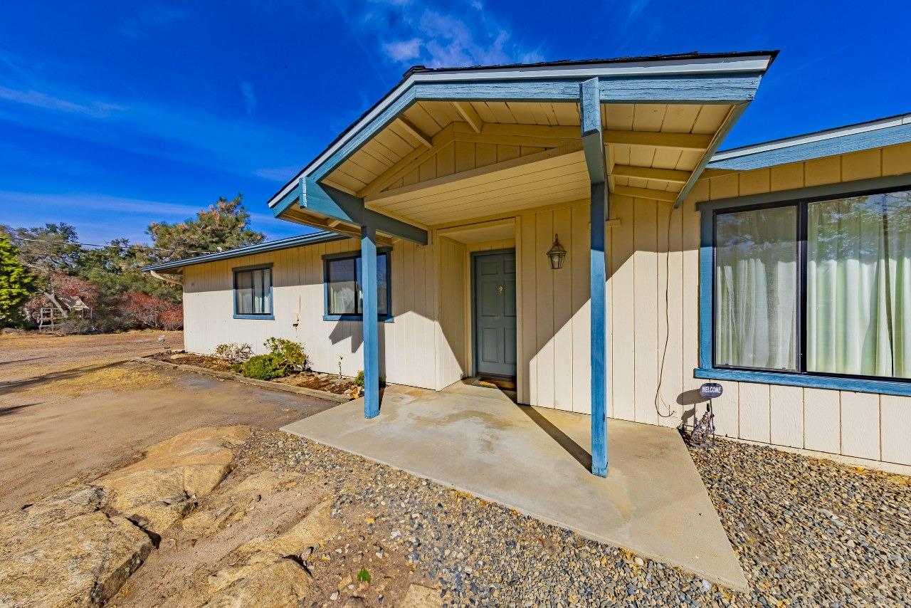 31045 Revis Road Coarsegold, CA 93614 - Photo 4 of 35 Gallery Image 4
