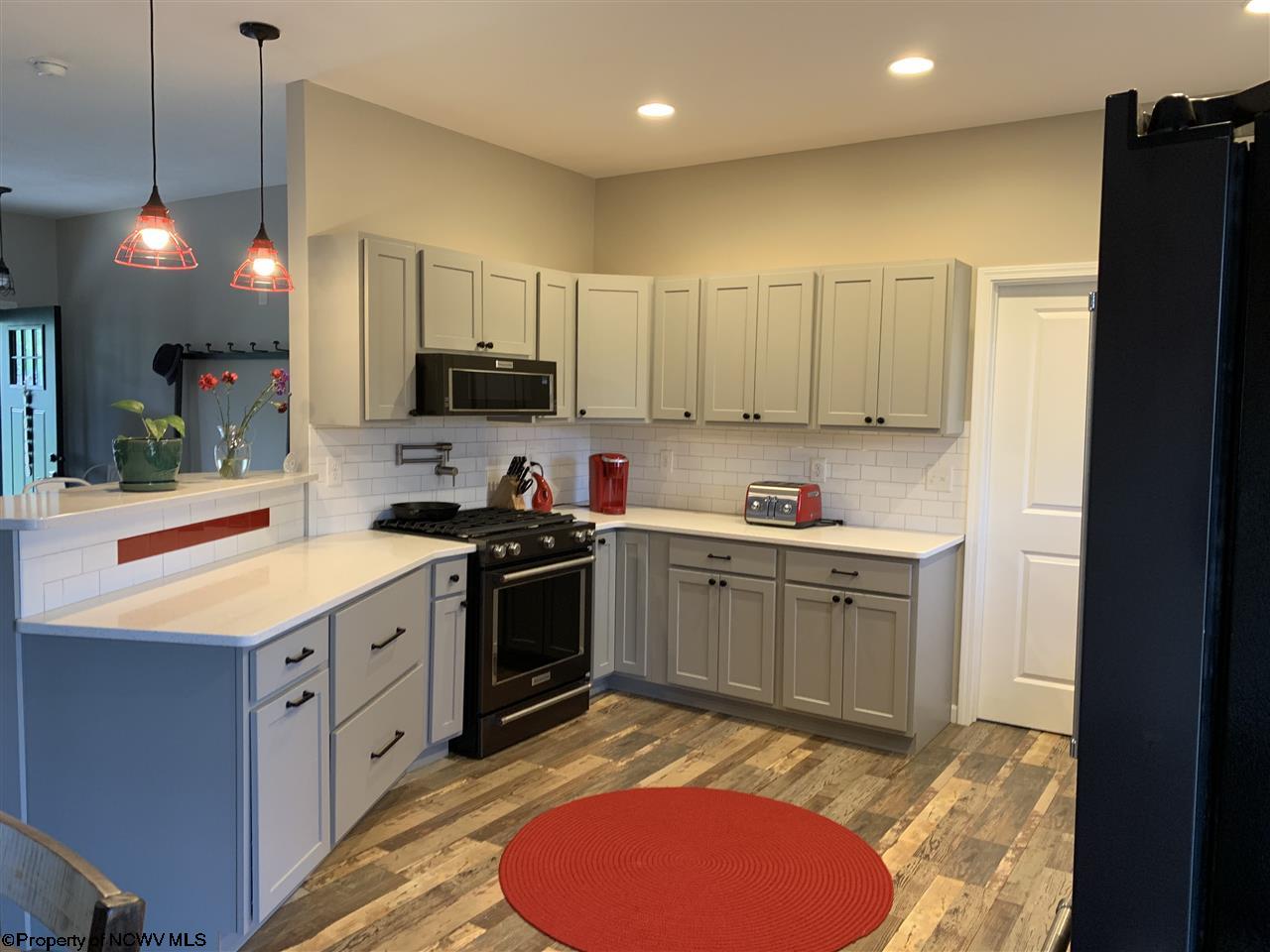 2071 East Grafton Road Fairmont, WV 26554 - Photo 6 of 20 Gallery Image 6