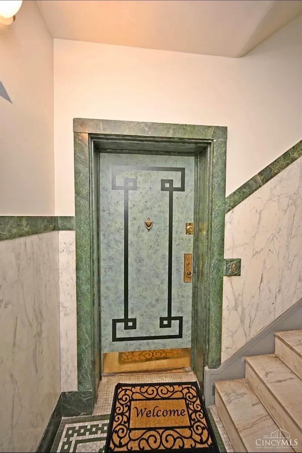 3896 Reading Road, Unit Q Cincinnati, OH 45229 - Photo 7 of 20