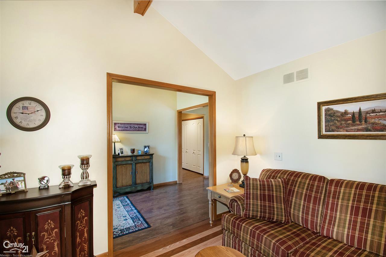 34349 Country Meadow Road New Baltimore, MI 48047 - Photo 13 of 37 31389832-12.JPG