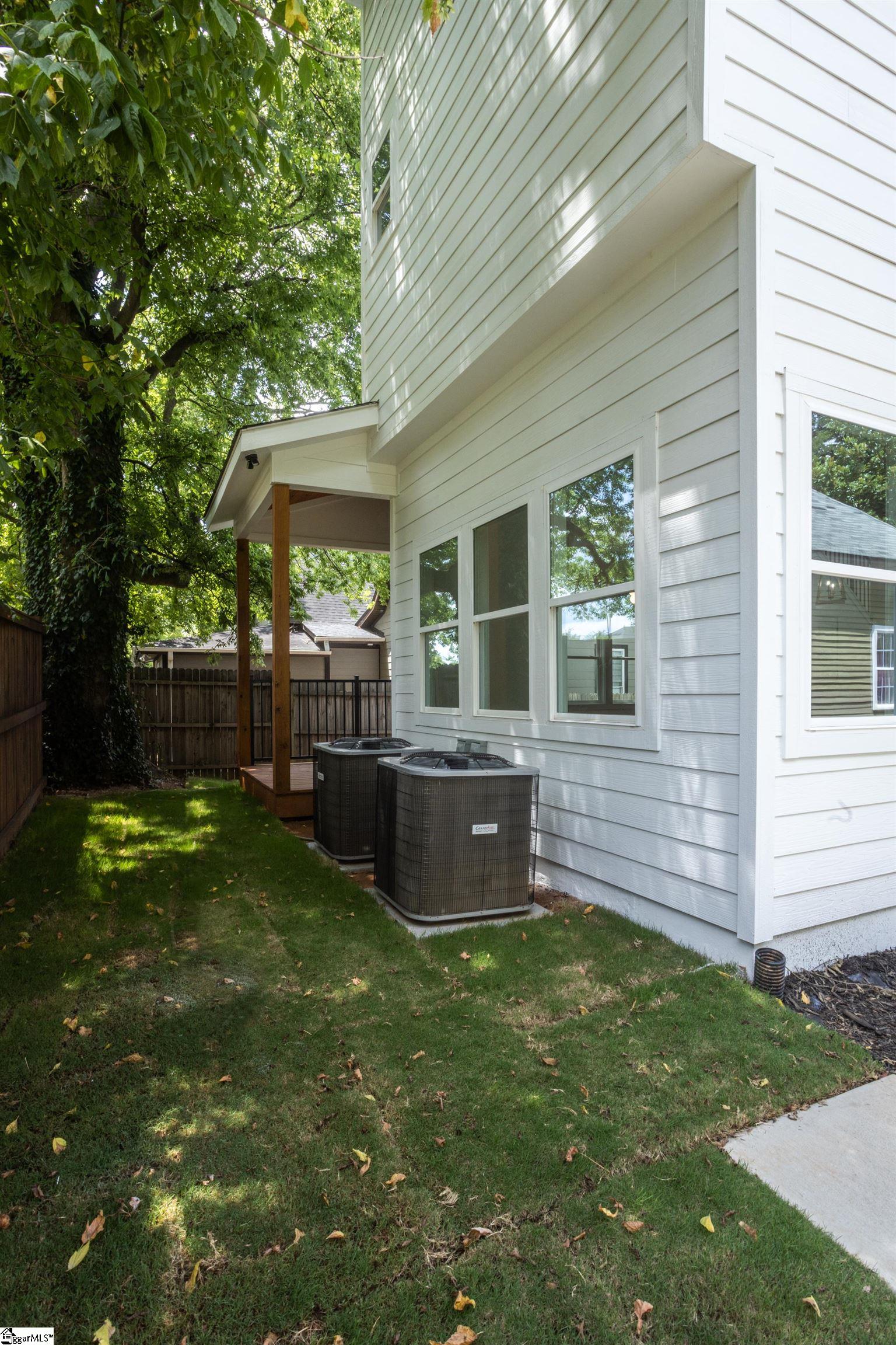 204 Cook Street Greenville, SC 29601 - Photo 9 of 34