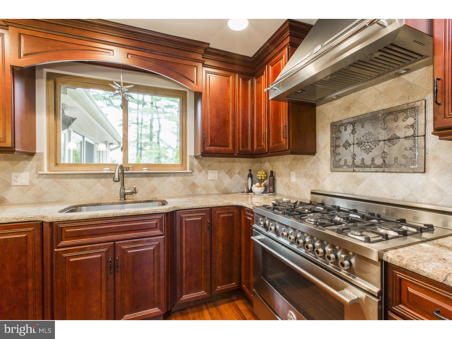 894 Broadmoor Road Huntingdon Valley, PA 19006 - Photo 7 of 24 Gallery Image 7