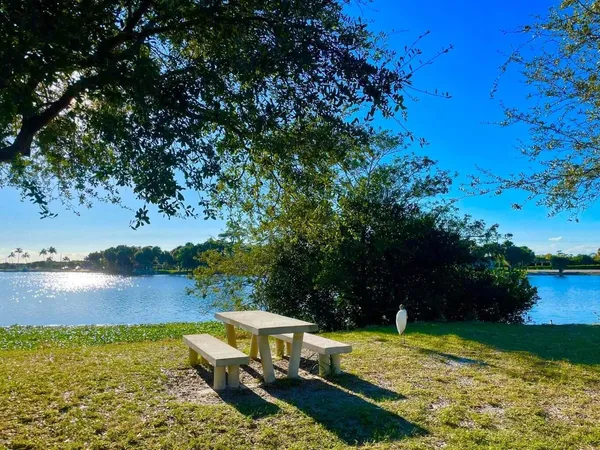 $1,300 | 3240 Lake Osborne Drive, Unit 206, Lake Worth Beach, FL 33461