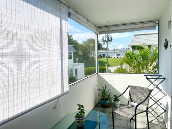$1,300 | 3240 Lake Osborne Drive, Unit 206, Lake Worth Beach, FL 33461