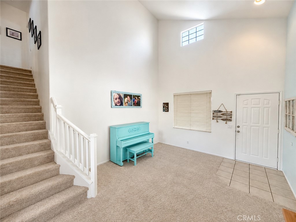 292 Edgemire Lane Simi Valley, CA 93065 - Photo 11 of 45